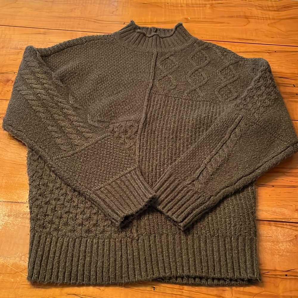 American Eagle green sweater size small